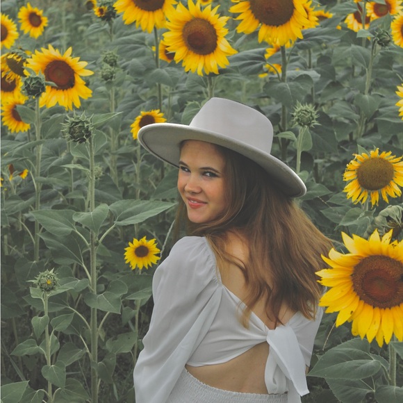 Meet your Posher, Hailey - Picture 4 of 8